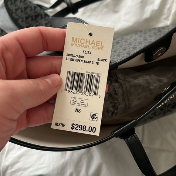 Michael Michael Kors Eliza Large East West
Open Tote with Wallet - Picture 7 of 8